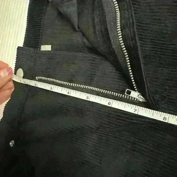 H&M corduroy black short skirt SZ 10 dark academia indie grunge preppy Y2K 90s - Picture 8 of 9